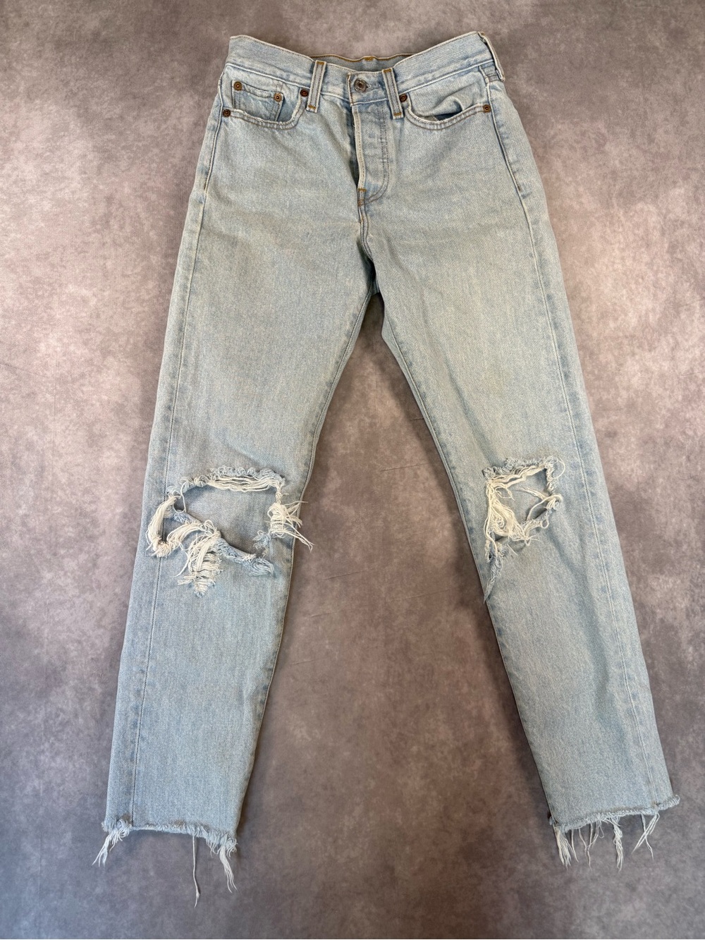 Levi’s Premium Wedgie Icon Fit Jeans 26 Kiss-Off Light Wash Distressed